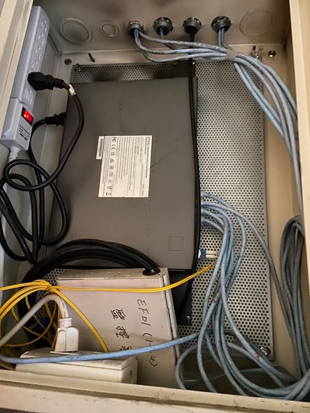 傳勝粉專施工紀錄:PoE 設備與箱內線路